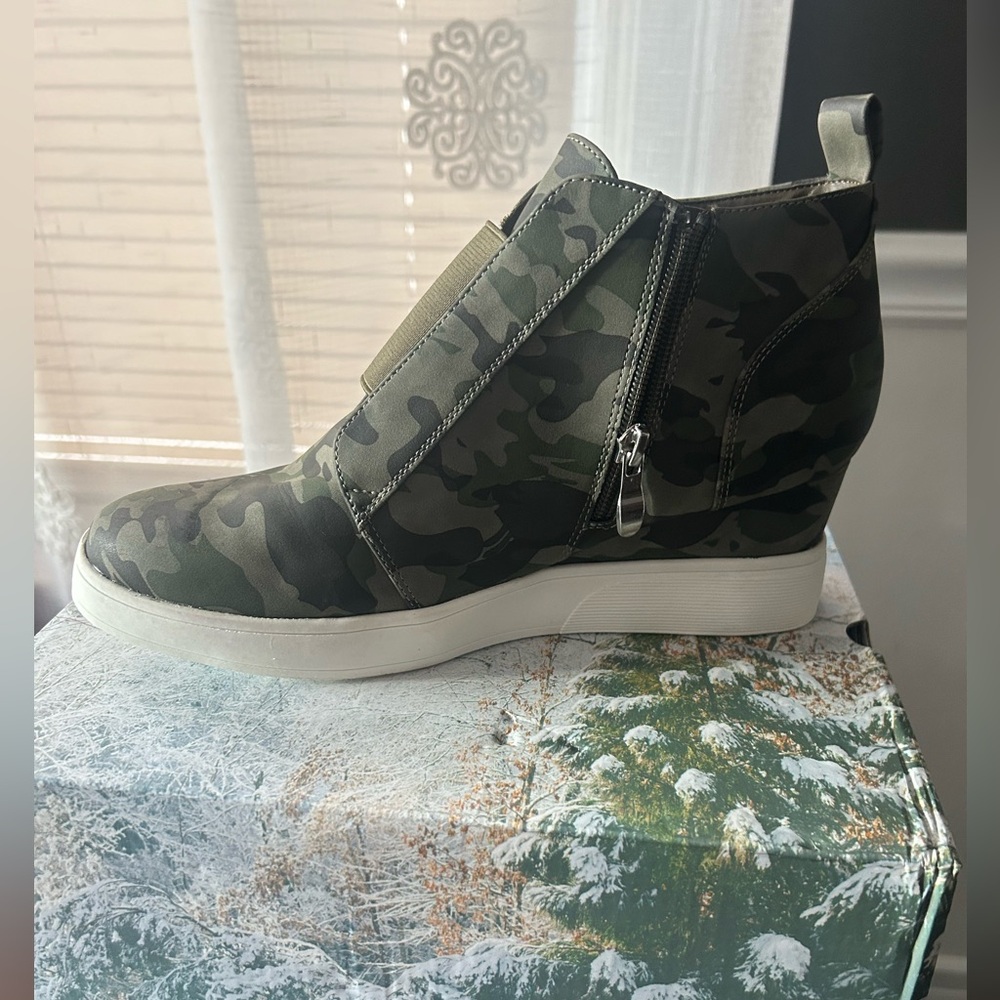 Wedge Sneakers - Picture 2 of 6
